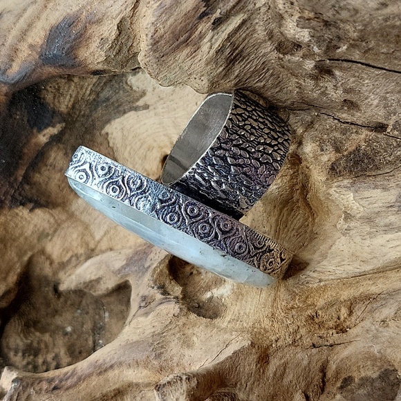 Beautiful Adjustable Rainbow Moonstone Ring - Picture 4 of 8